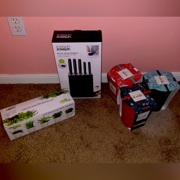 *Bundle**New**Unopened* - Kitchen Essentials - Picture 1 of 4